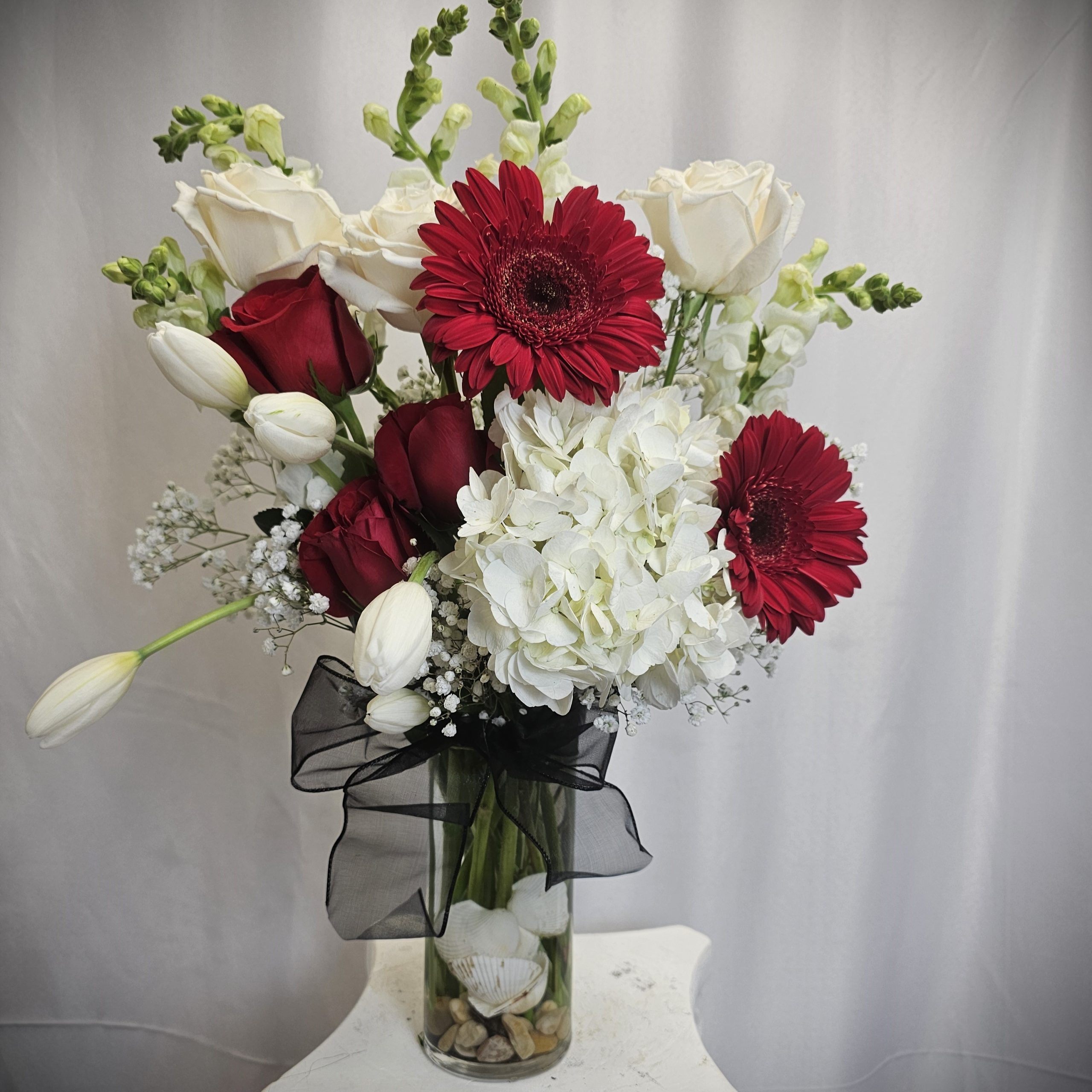 Elegant Red's & White's Vase